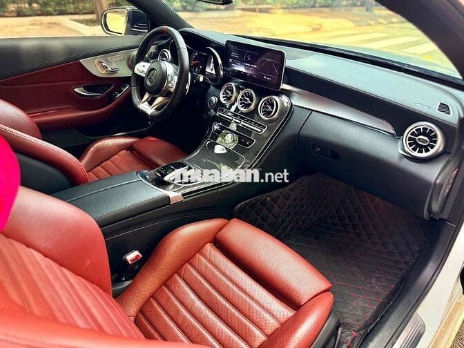Mercedes C300 Coupe 2018 Trắng 25.000 km