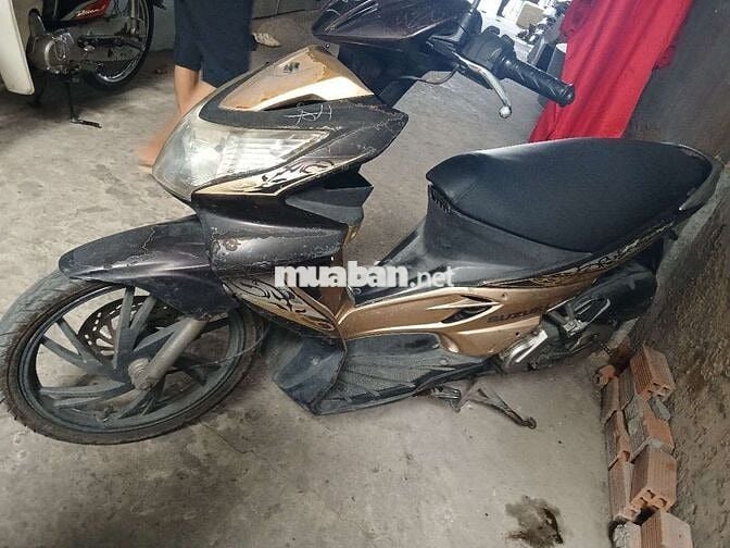 Xe tay ga Suzuki Đen, Vàng đồng