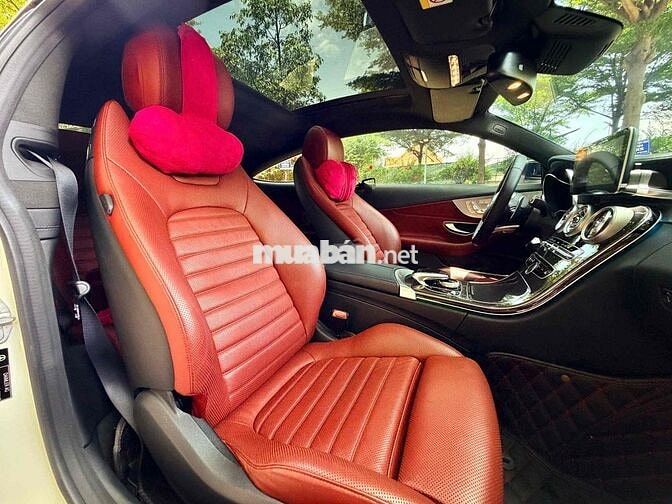 Mercedes C300 Coupe 2018 Trắng 25.000 km