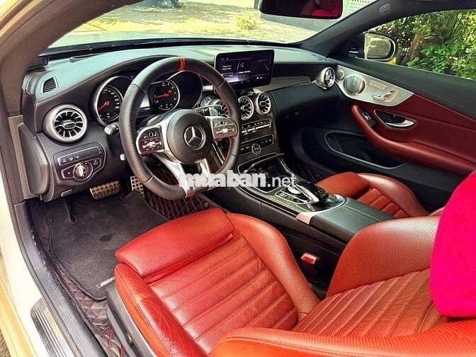 Mercedes C300 Coupe 2018 Trắng 25.000 km