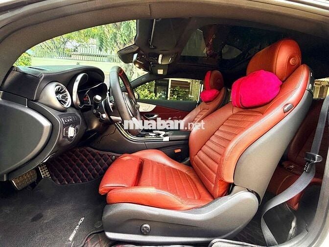 Mercedes C300 Coupe 2018 Trắng 25.000 km