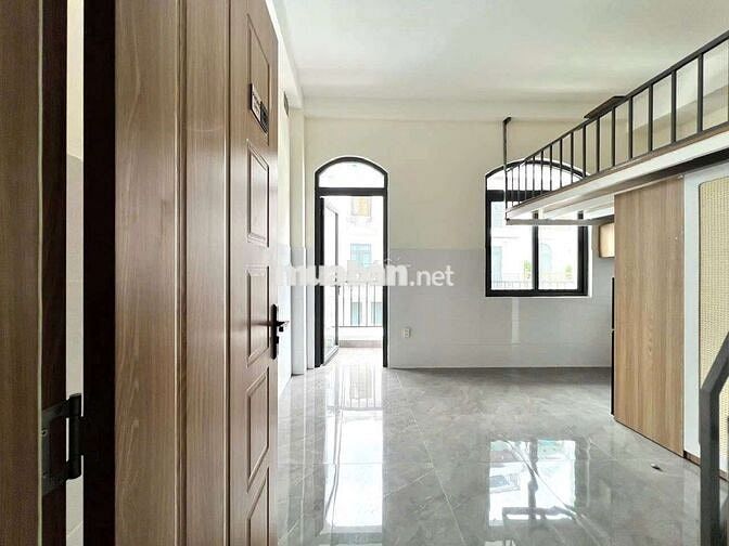 Gác ban công full nội thất - có thang máy - thoáng sáng - mới xây