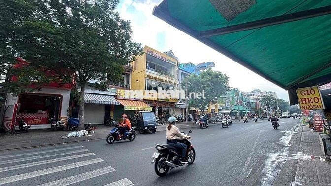 nhà nguyên căn mặt tiền sầm uất q11