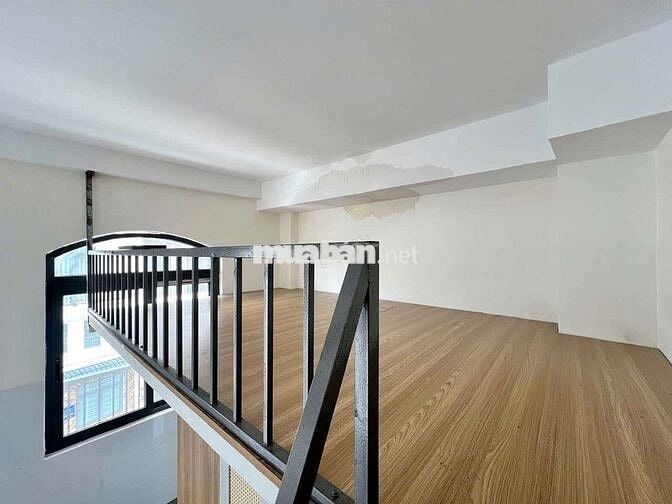 Gác ban công full nội thất - có thang máy - thoáng sáng - mới xây