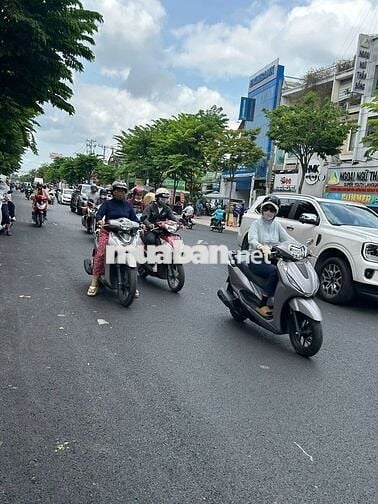 Kẹt bán gấp MT Phạm Hùng,Q8,4lau,5.5x17m,thuê 40tr/th.hơn 16ty