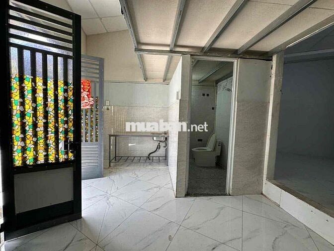 kiot có gác và 1PN 1wc hẻm lớn ở hay kinh doanh đều đc