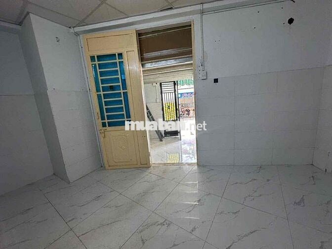 kiot có gác và 1PN 1wc hẻm lớn ở hay kinh doanh đều đc