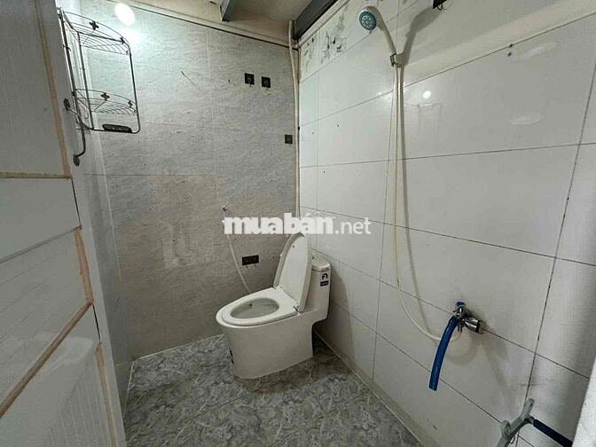 kiot có gác và 1PN 1wc hẻm lớn ở hay kinh doanh đều đc