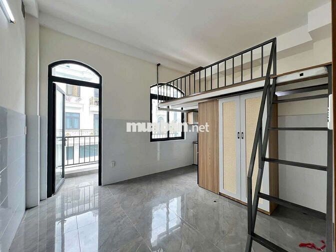 Gác ban công full nội thất - có thang máy - thoáng sáng - mới xây