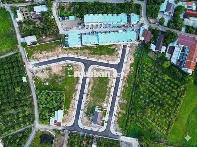 CHÚ 9 CẦN BÁN GẤP LÔ ĐẤT Ở GẦN NHÀ THỜ TÂN TRIỀU