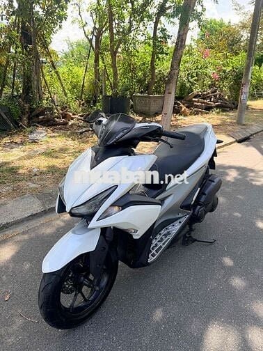 Yamaha NVX 155cc Tự động Trắng