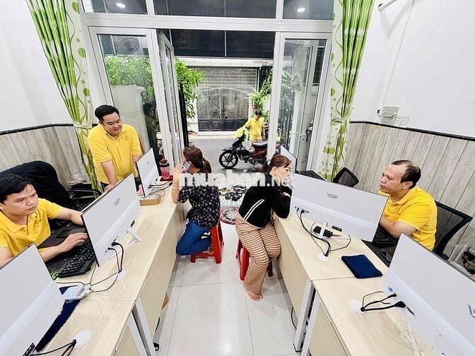 Nhân Viên Văn Phòng Bao ăn ở lại