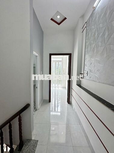 Nhà trệt lầu 2PN hẻm đường Trần Hoàng Na chỉ 6 triệu