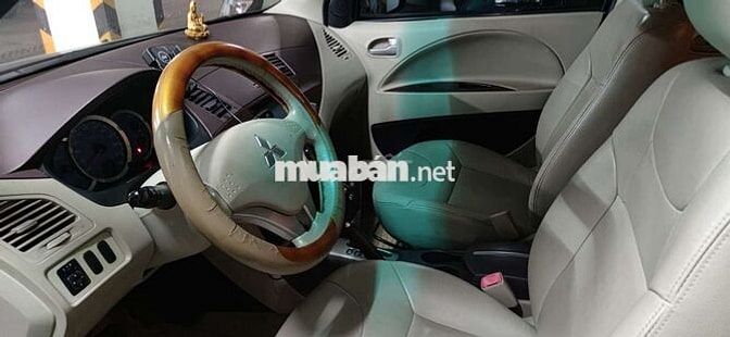 Mitsubishi Zinger 2011 xe gia đình màu Đen