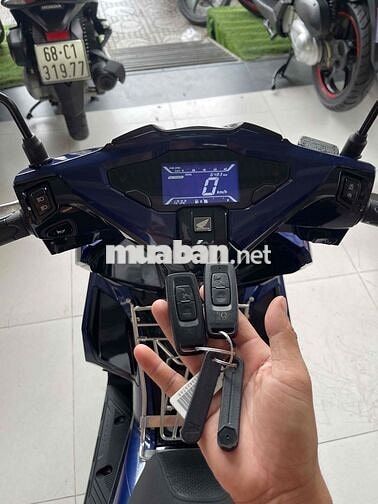 Honda Air Blade 125cc 4V . lướt 6k km . bao ko tua