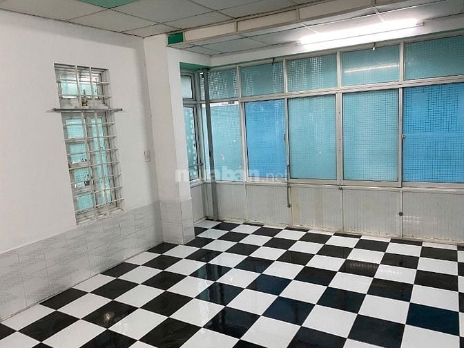 Nhà cho thuê nguyên căn 888/67 Lạc Long Quân