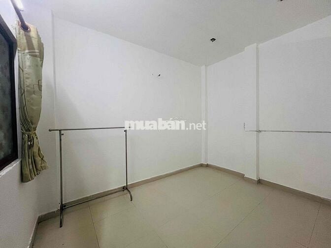 Cho Thuê Phòng Studio Máy Lạnh, Cửa Sổ Trời, Gần Nhà Ga T3