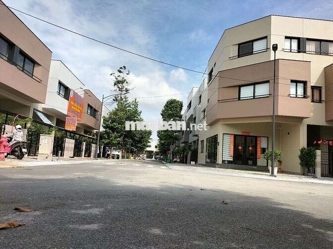 bán gấp nhà 2lầu mới tinh tại KDC đáng sống nhất nhì thuận giao
