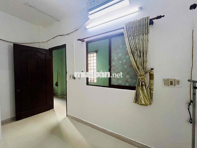 Cho Thuê Phòng Studio Máy Lạnh, Cửa Sổ Trời, Gần Nhà Ga T3