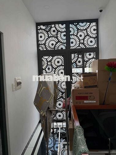 Bán Nhà Mặt tiền kinh doanh sầm uất,tiệm vàng xung quanh