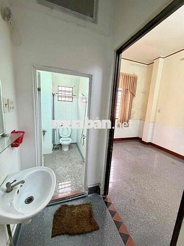 Nhà 3 phòng trục chính hẻm 30/4