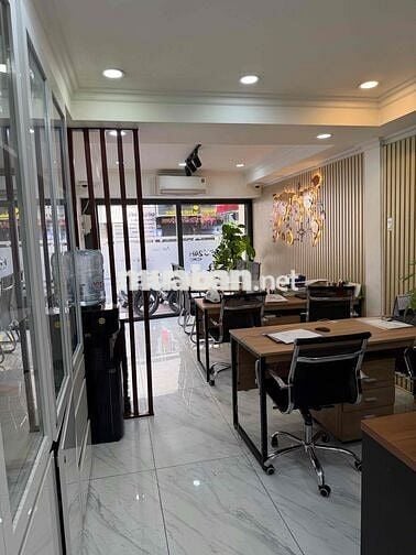 Bán Nhà Mặt tiền kinh doanh sầm uất,tiệm vàng xung quanh