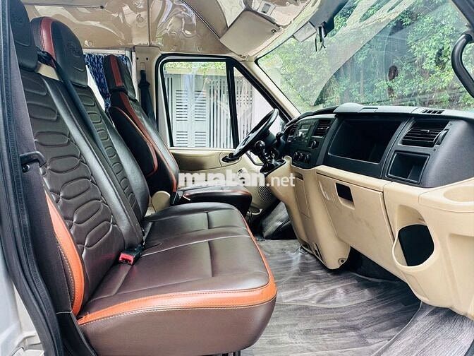 Ford Transit Van 2018 Bạc_3 chỗ chở hàng siêu rộng