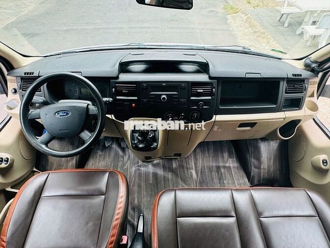 Ford Transit Van 2018 Bạc_3 chỗ chở hàng siêu rộng