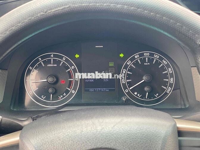 Toyota Innova 2.0E MT 2017 Bạc