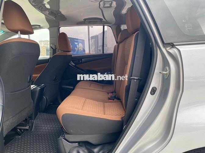 Toyota Innova 2.0E MT 2017 Bạc