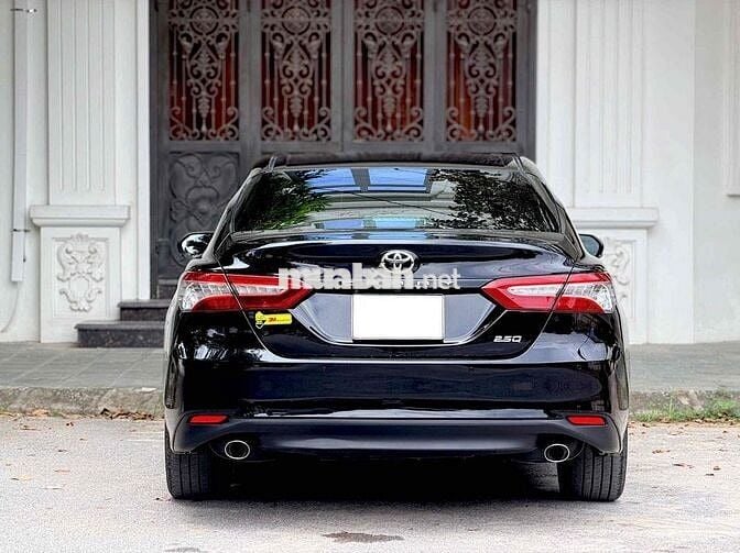Toyota Hà Đông bán Camry 2.5Q 2021 Đen 36000 km