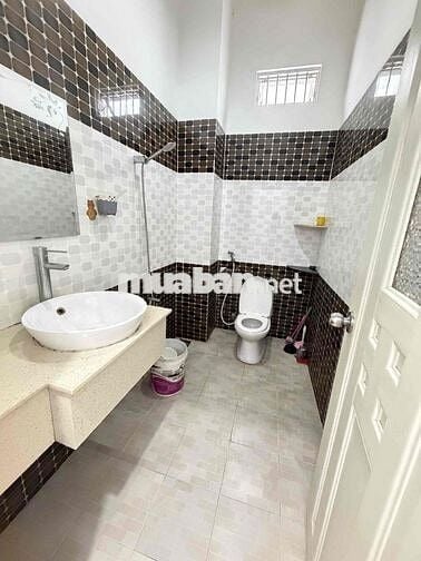 Nhà đẹp góc 2 mặt tiền KdC Hưng Phú 2 (3pn 3 máy lạnh)