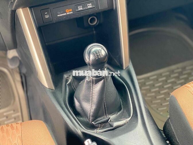 Toyota Innova 2.0E MT 2017 Bạc