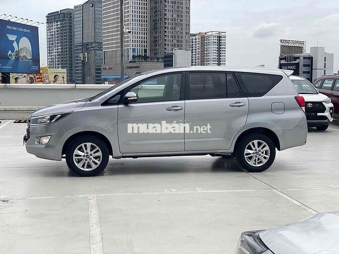 Toyota Innova 2.0E MT 2017 Bạc