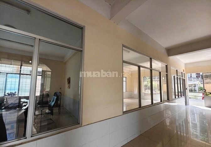 Kho mặt tiền Trần Văn Dư, Tân Bình 2.500m², trệt lầu rộng