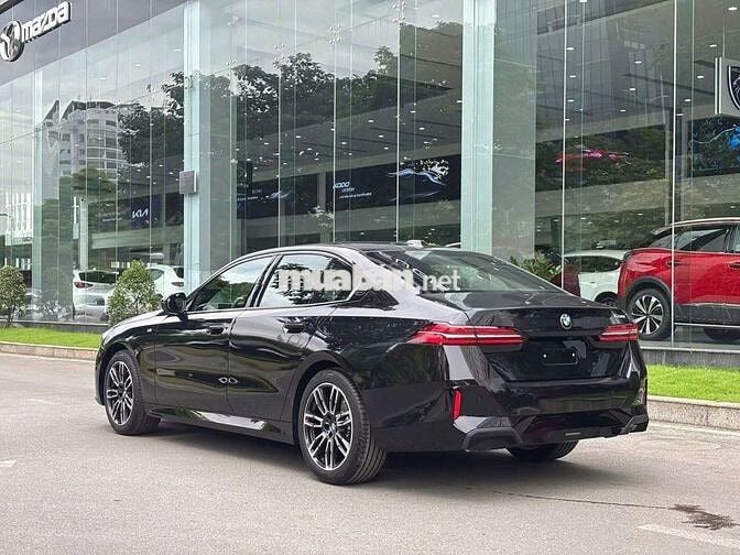 BMW 530i M Sport Đen Da Màn hình cong
