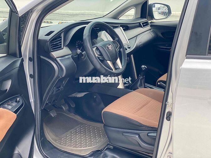Toyota Innova 2.0E MT 2017 Bạc