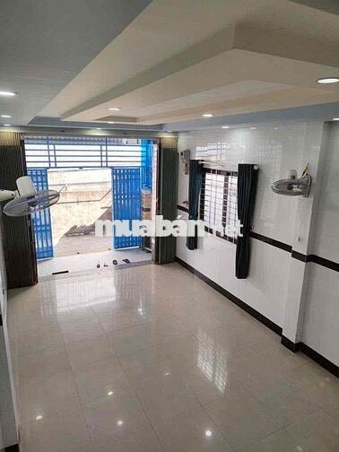 bán nhà gần hồ nước ngọt, gần chợ bông sen.