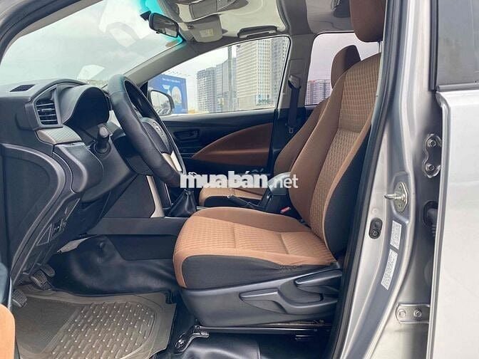 Toyota Innova 2.0E MT 2017 Bạc