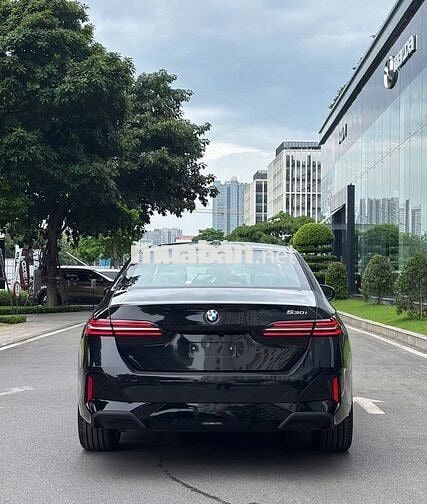 BMW 530i M Sport Đen Da Màn hình cong