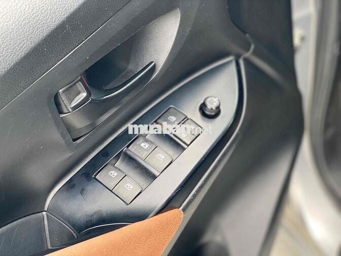 Toyota Innova 2.0E MT 2017 Bạc