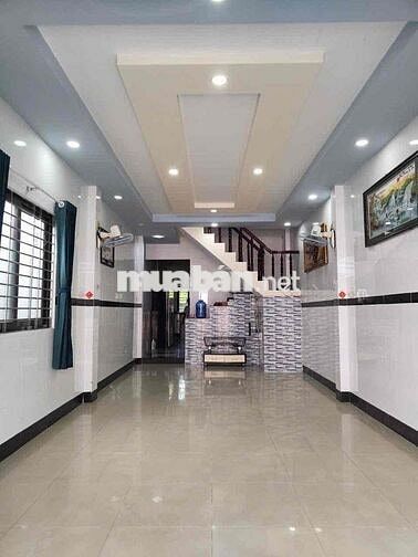 bán nhà gần hồ nước ngọt, gần chợ bông sen.