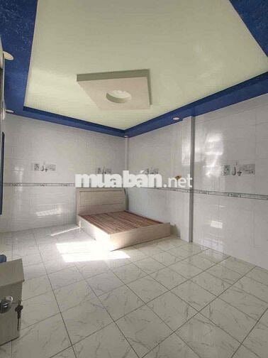 bán nhà gần hồ nước ngọt, gần chợ bông sen.