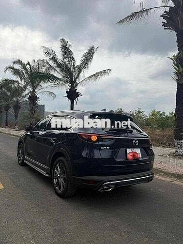 Mazda CX8 Luxury 2022 Đen  ( xe bao đẹp và mới )
