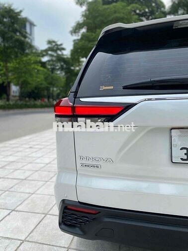 Toyota Innova Cross V 2024 Trắng Nhập khẩu