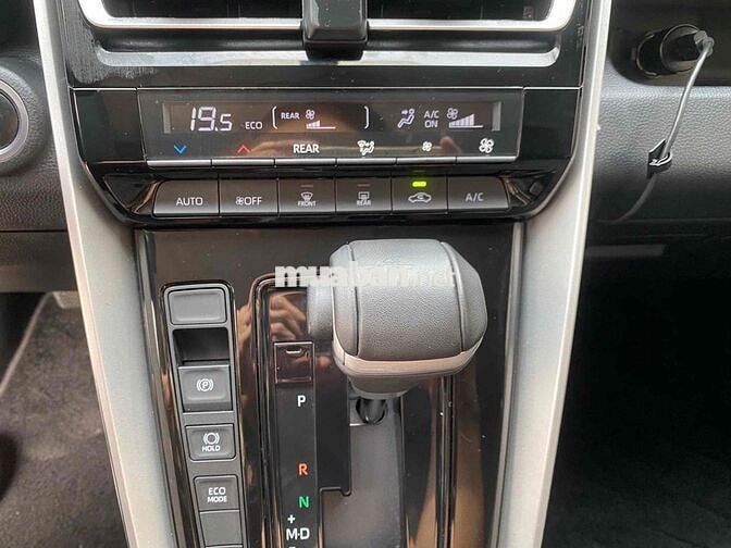 Toyota Innova Cross V 2024 Trắng Nhập khẩu