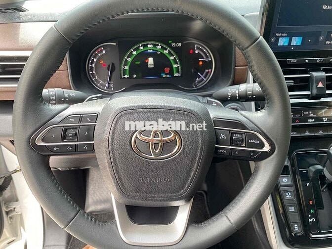 Toyota Innova Cross V 2024 Trắng Nhập khẩu