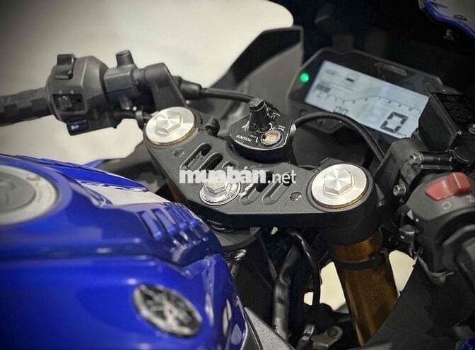 YAMAHA R15V3 2021