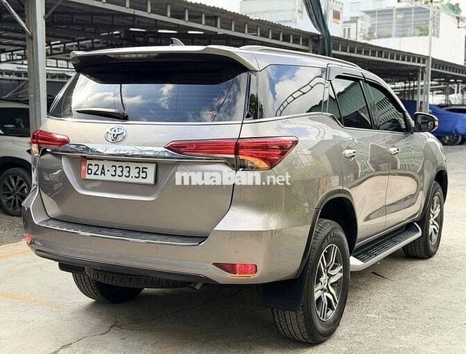 Toyota Fortuner 2.4G AT 2022 Ghi vàng