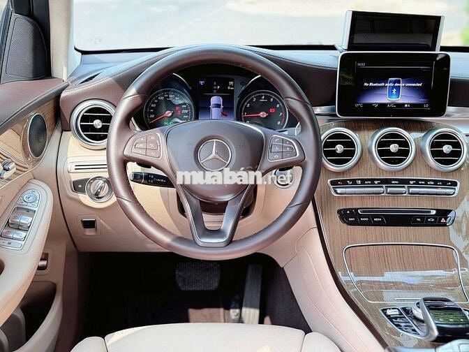 Bán Mercedes GLC250 4MATIC 2018 Đen nội thất Kem